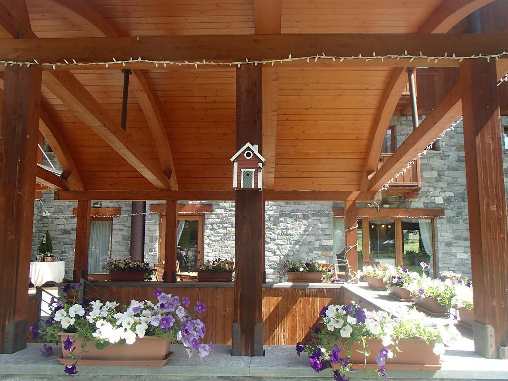 Le Rocher Hotel Champoluc Exterior foto