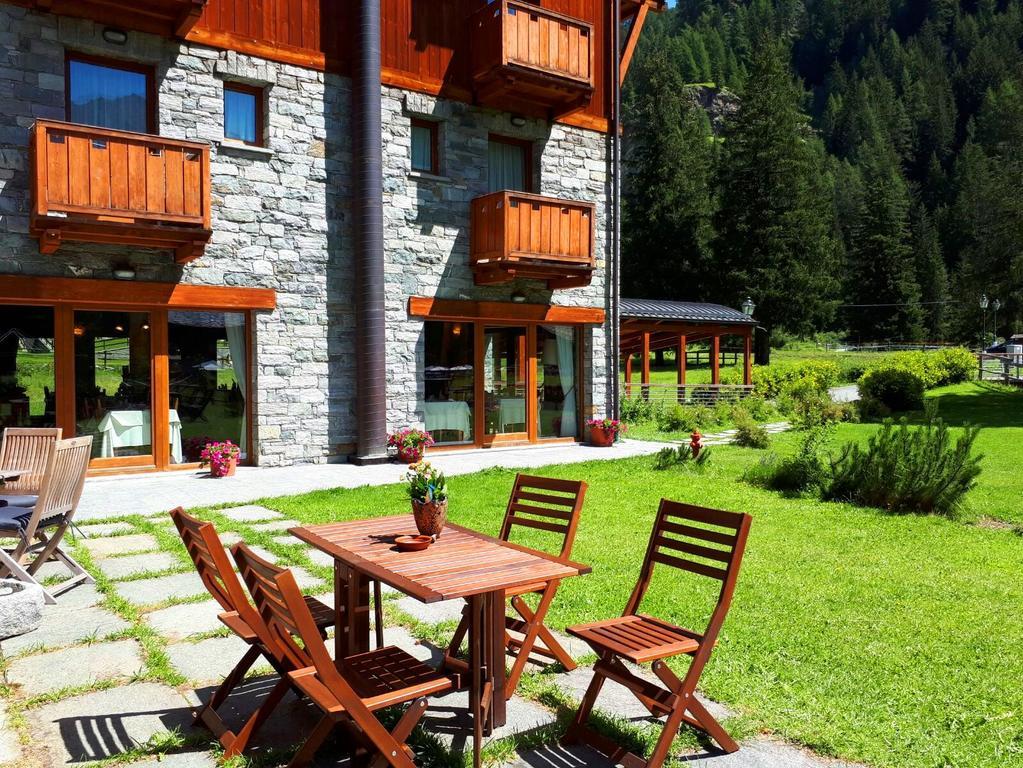 Le Rocher Hotel Champoluc Exterior foto