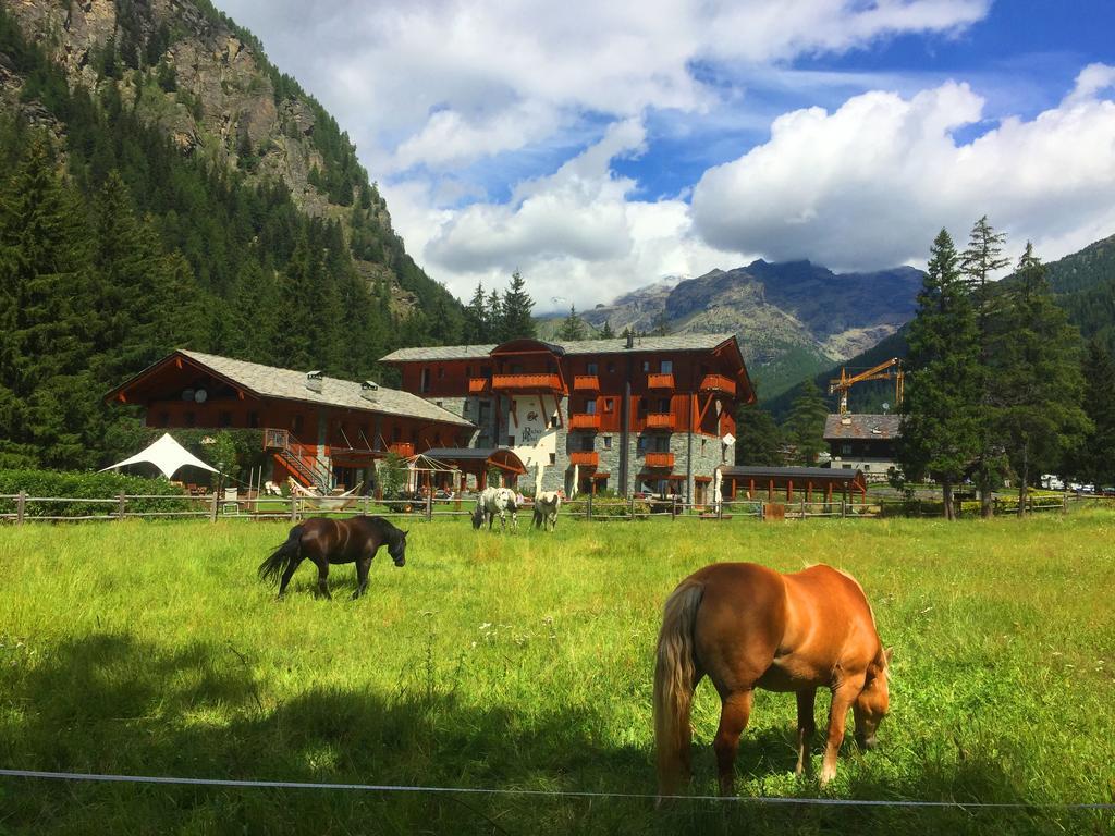 Le Rocher Hotel Champoluc Exterior foto